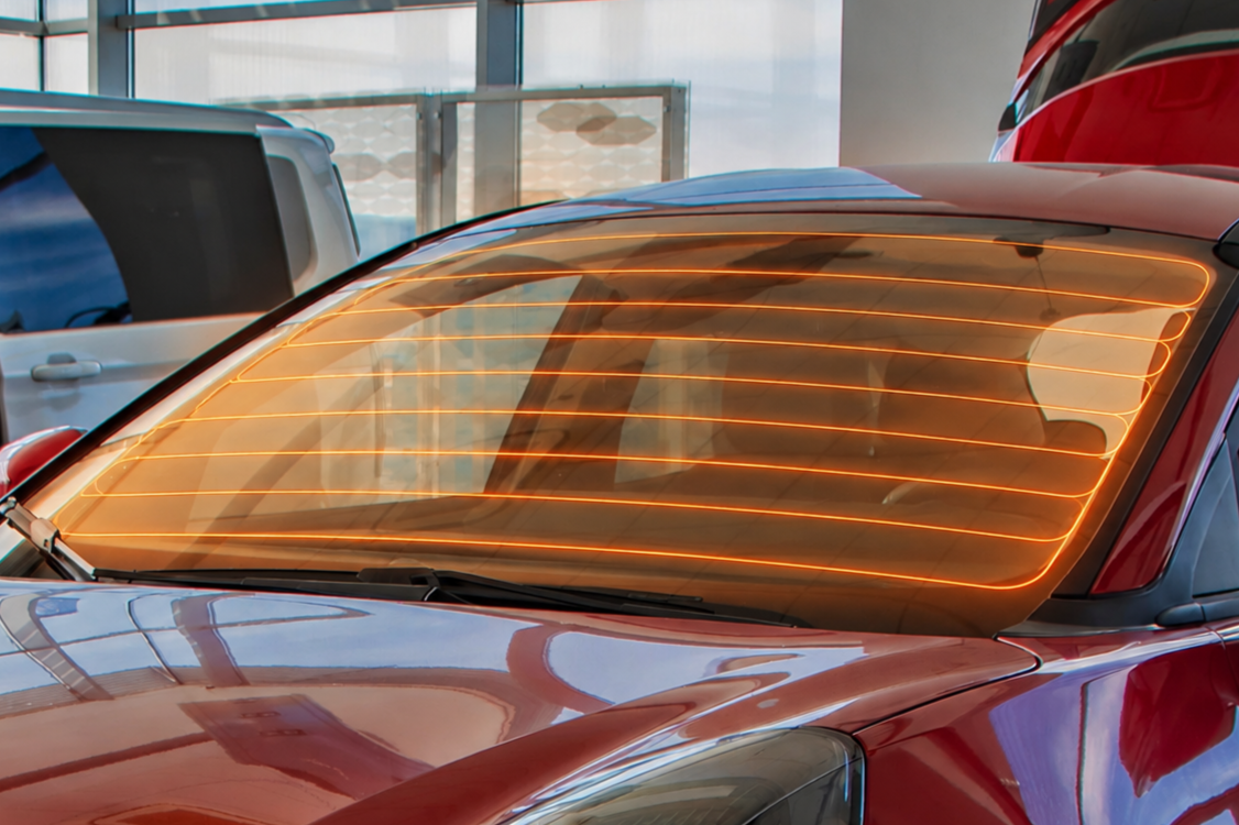Parbriz încălzit într un showroom auto1