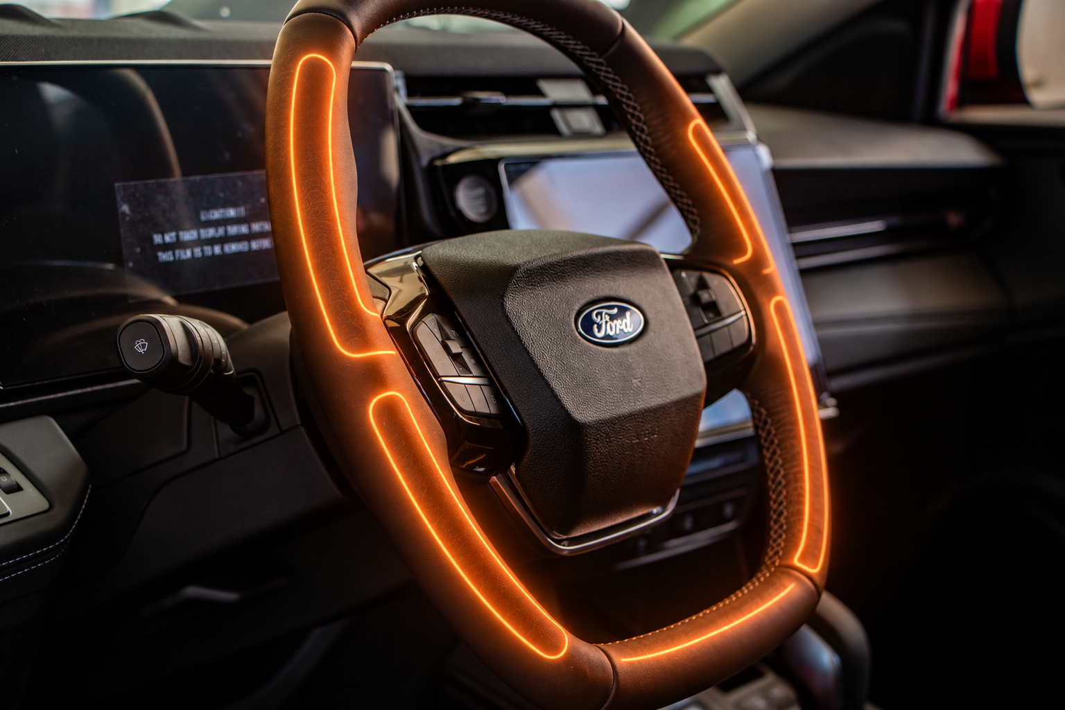Volan Ford cu încălzire strălucitoare