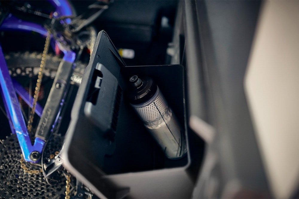 ford e_tourneo_courier eu Column_Card_E_Tourneo_Courier_Active_36 1000x667 1000x667 detail trunk box